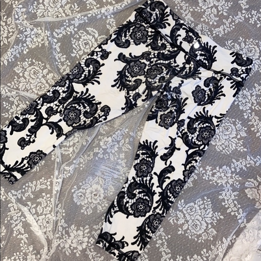 Lululemon Laceoflage Cropped Yoga Pants Black And Whi… Gem